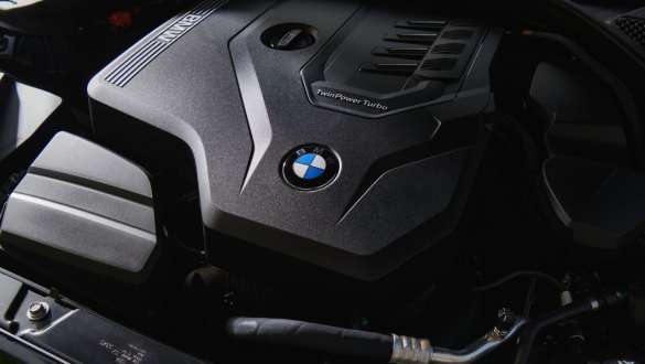 BMW TwinPower Turbo 4-cylinder petrol engine BMW 3 Series Sedan long-wheelbase G28 2021 BMW TwinPower Turbo 4-cylinder petrol engine BMW 3 Series Sedan long-wheelbase G28 2021 close-up engine cover