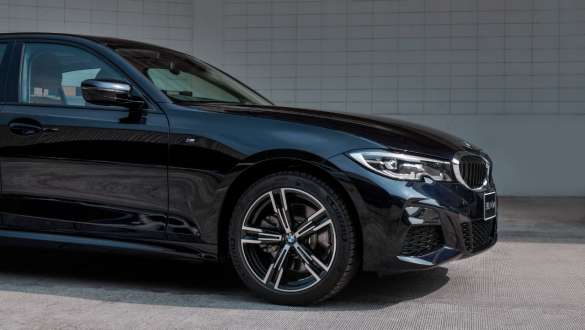 Cruise control with braking function BMW 3 Series Sedan long-wheelbase G28 2021 Cruise control with braking function BMW 3 Series Sedan long-wheelbase G28 2021 three-quarter front view