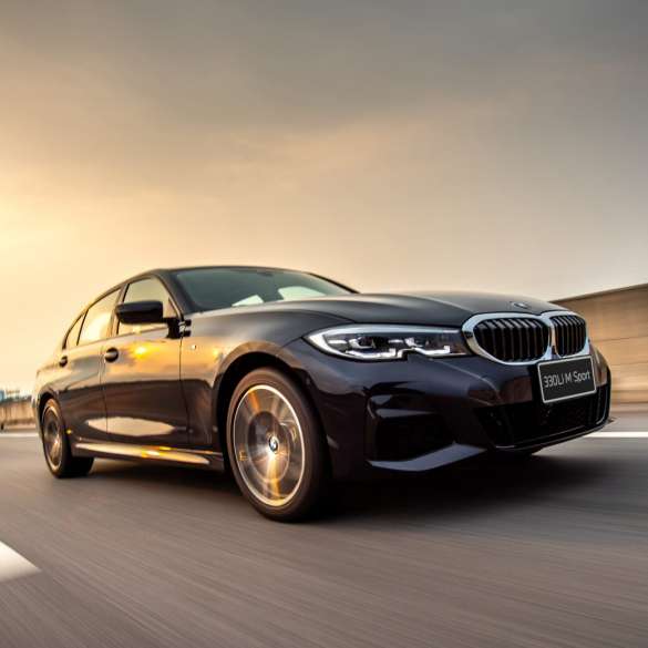 BMW 3 Series Sedan long-wheelbase G28 2021 exterior design BMW 3 Series Sedan long-wheelbase G28 2021 Cashmere Silver metallic exterior design three-quarter front view