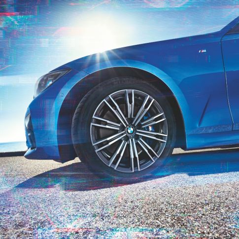 BMW 3 Series Sedan, light alloy wheels 791 M. Close-up of 19'' M light alloy wheels 791 M Jet Black of the BMW 3 Series Sedan.