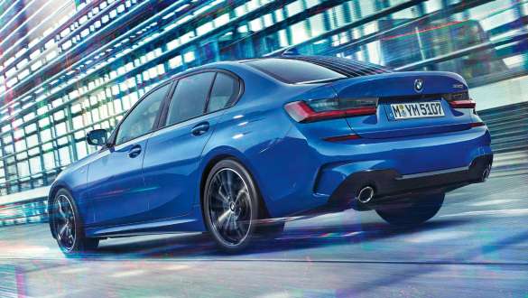 BMW 3 Series Sedan (G20), Adaptive M suspension. Three-quarter rear view of the driving BMW 3 Series Sedan (G20) with Adaptive M suspension.