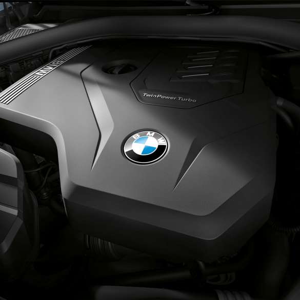 Engine BMW M340i xDrive Sedan Engine BMW M340i xDrive Sedan G20 Sapphire Black metallic close-up view