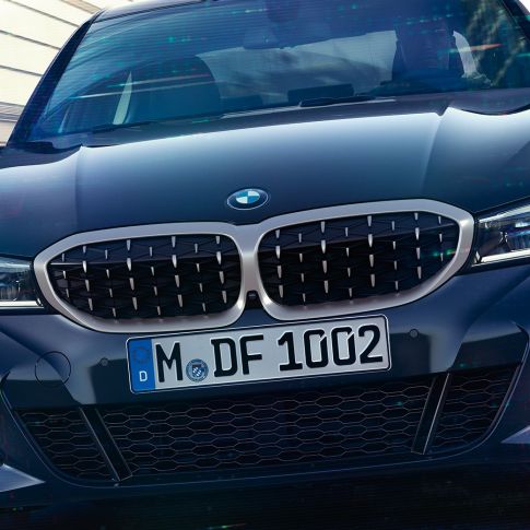 Double kidney grille BMW M340i xDrive Sedan Double kidney grille BMW M340i xDrive Sedan G20 Sapphire Black metallic close-up view