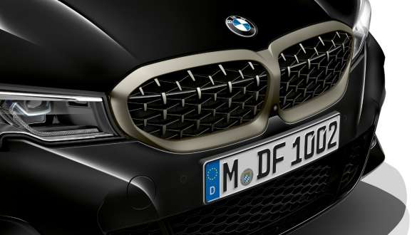 M Aerodynamics package BMW M340i xDrive Sedan M Aerodynamics package BMW M340i xDrive Sedan G20 Sapphire Black metallic close-up view