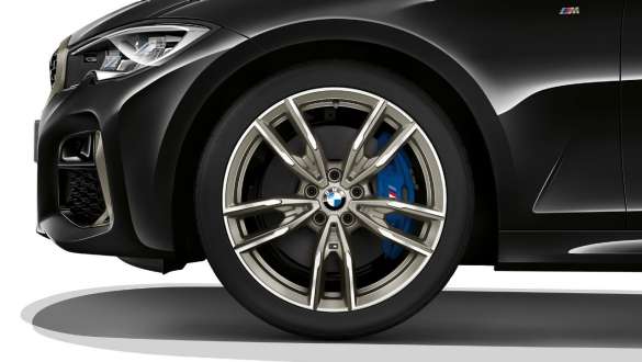 19" M light alloy wheels BMW M340i xDrive Sedan 19" M light alloy wheels BMW M340i xDrive Sedan G20 Sapphire Black metallic close-up view