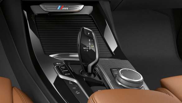 BMW X3 M40i 8-speed Steptronic Sport transmission. BMW X3 M40i interior, gear selection lever, 8-speed Steptronic Sport transmission.