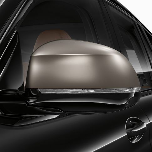 BMW X3 M40i mirror caps. BMW X3 M40i in Black Sapphire metallic, exterior, galvanised mirror caps in Cerium Grey.