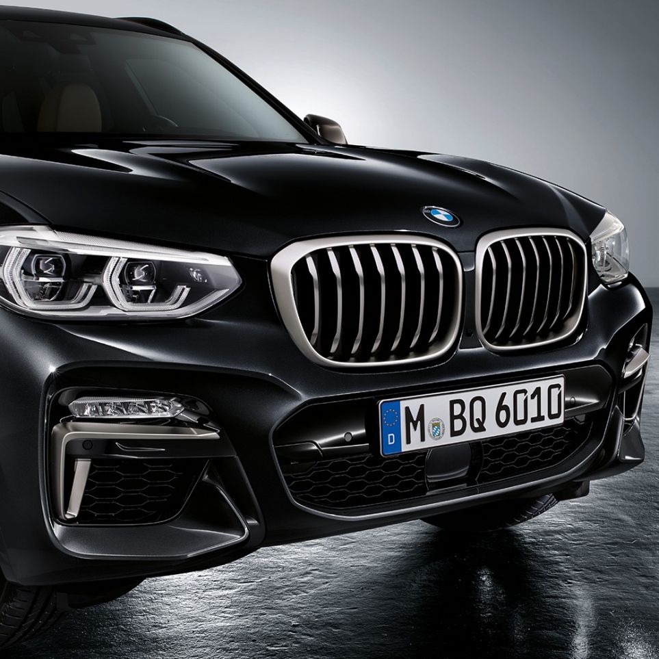 BMW X3 M40i front. BMW X3 M40i in Black Sapphire metallic, exterior, front with design elements in Cerium Grey.