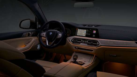 Ambient light The instrument cluster is framed by ambient light in orange