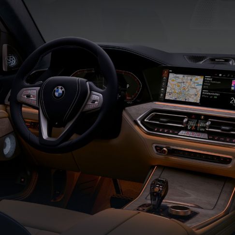 Ambient light The instrument cluster is framed by ambient light in orange