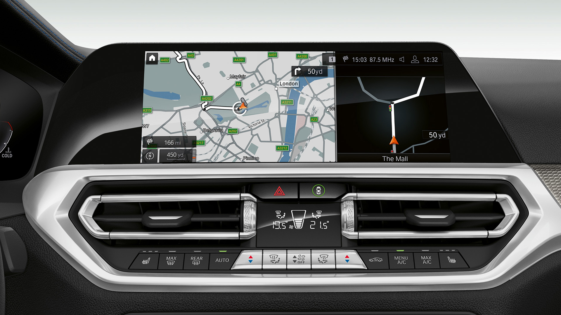BMW 3 Series Sedan (G20), BMW Live Cockpit Professional. Frontal close-up of the cockpit display of the BMW 3 Series Sedan (G20) with BMW Live Cockpit Professional.