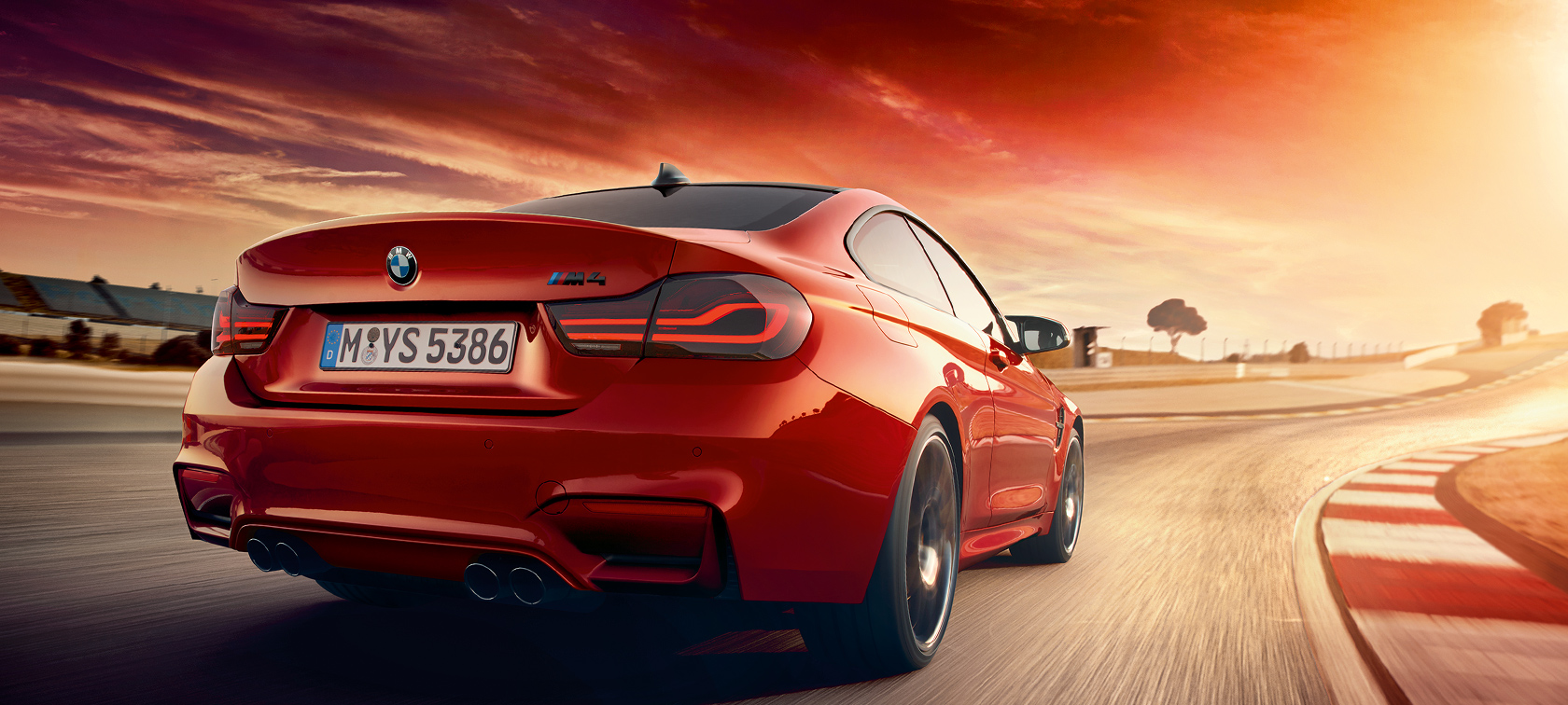 THE DRIVING DYNAMICS OF THE BMW M4 COUPÉ. THE DRIVING DYNAMICS OF THE BMW M4 COUPÉ.