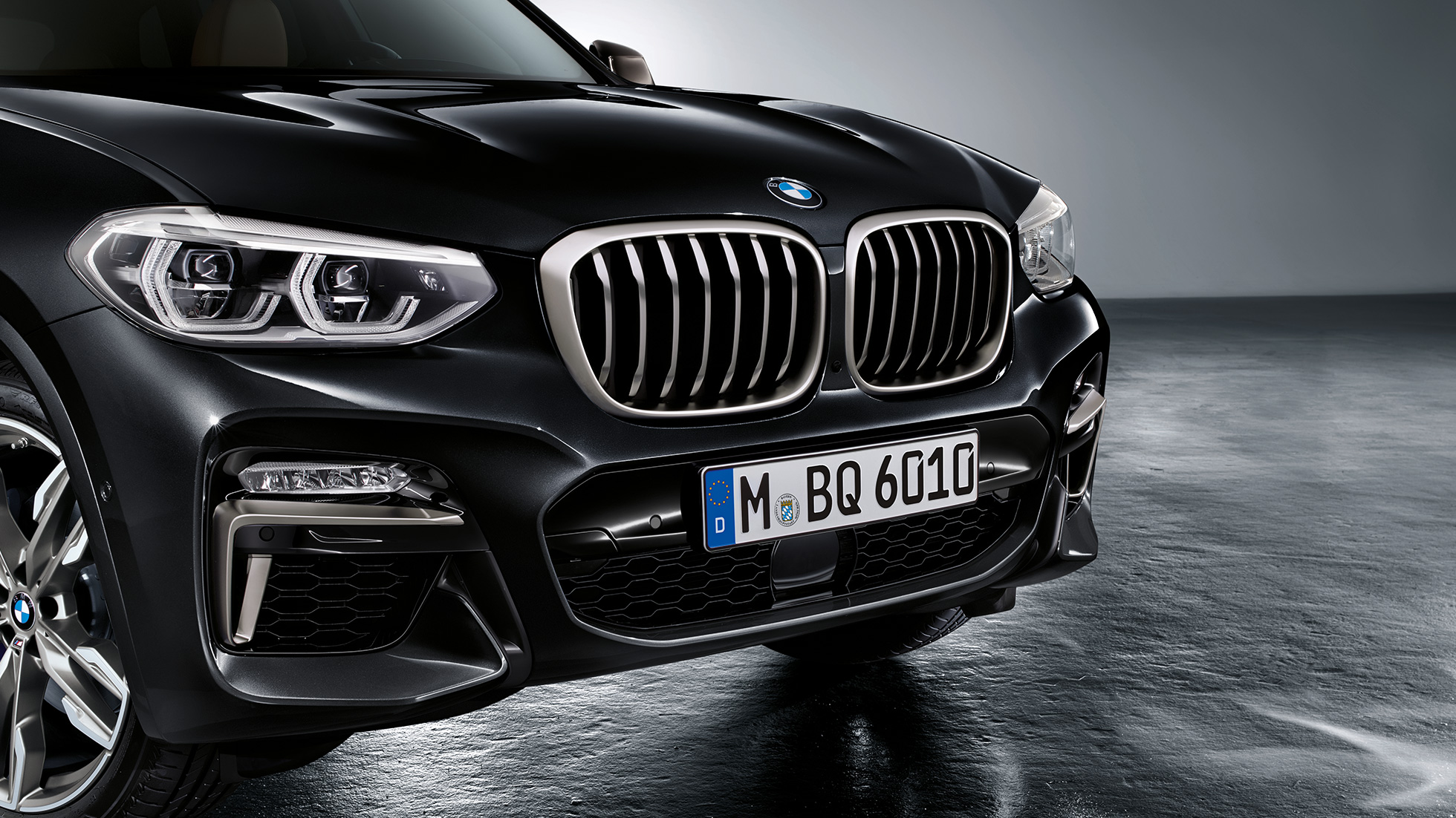 BMW X3 M40i front. BMW X3 M40i in Black Sapphire metallic, exterior, front with design elements in Cerium Grey.