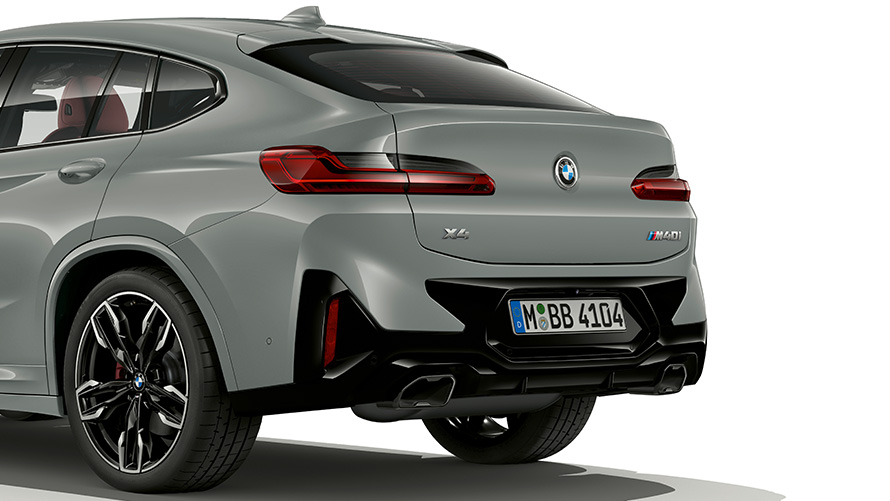 BMW X4 G02 Brooklyn Grey rear design 2021 The rear of the BMW X4 sends out a signal of authority and sportiness. Full LED rear lights in a new styling ensure even greater presence, while broad, flush, free-form tailpipes emphasise the modernity of the progressive Sports Activity Coupé. Combined with the redesigned underbody protection located between the tailpipes, the rear of the BMW X4 presents a clear, powerful face to the road. BMW X4 G02 Brooklyn Grey close-up rear design 2021