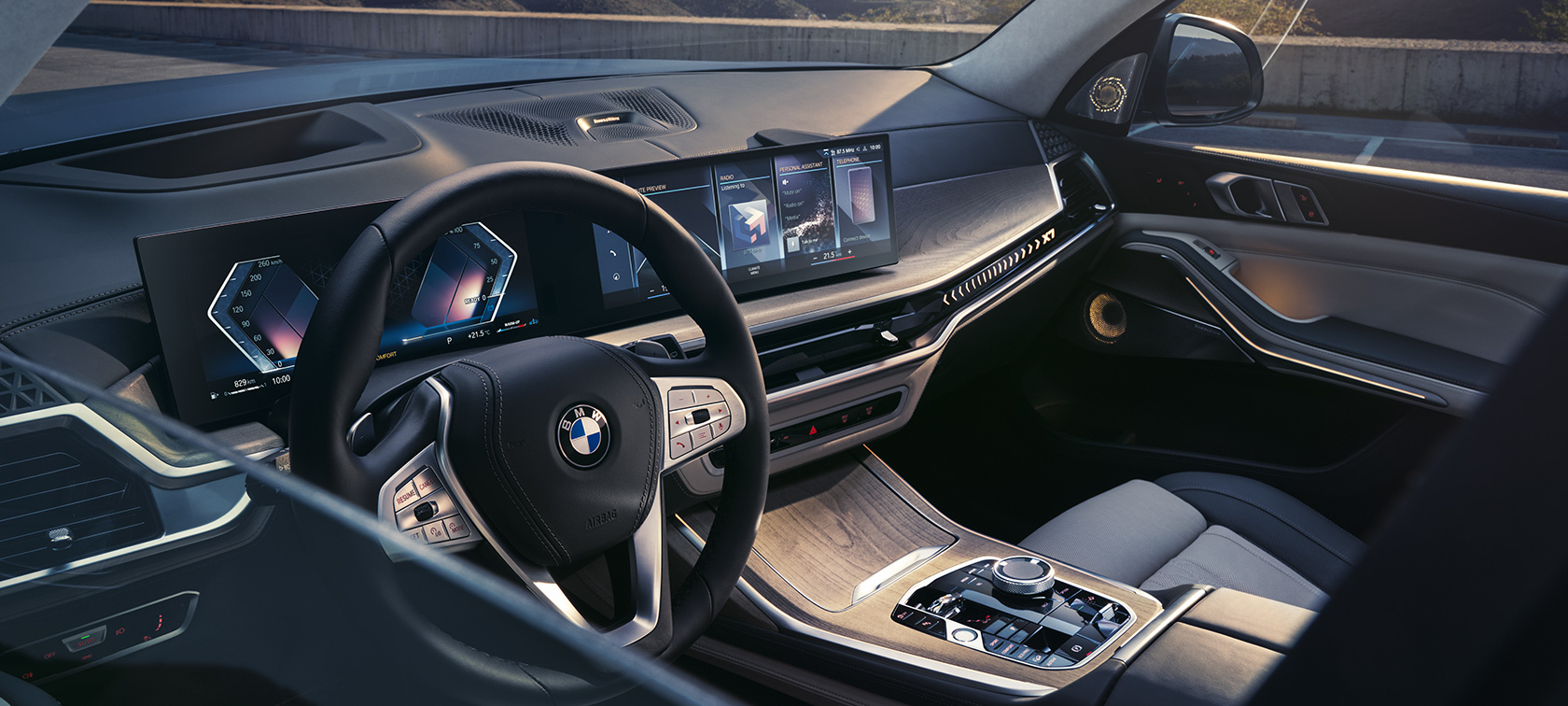 View of the cockpit from the outside on the driver's side BMW X7 G07 LCI View of the cockpit from the outside on the driver's side BMW X7 G07 LCI