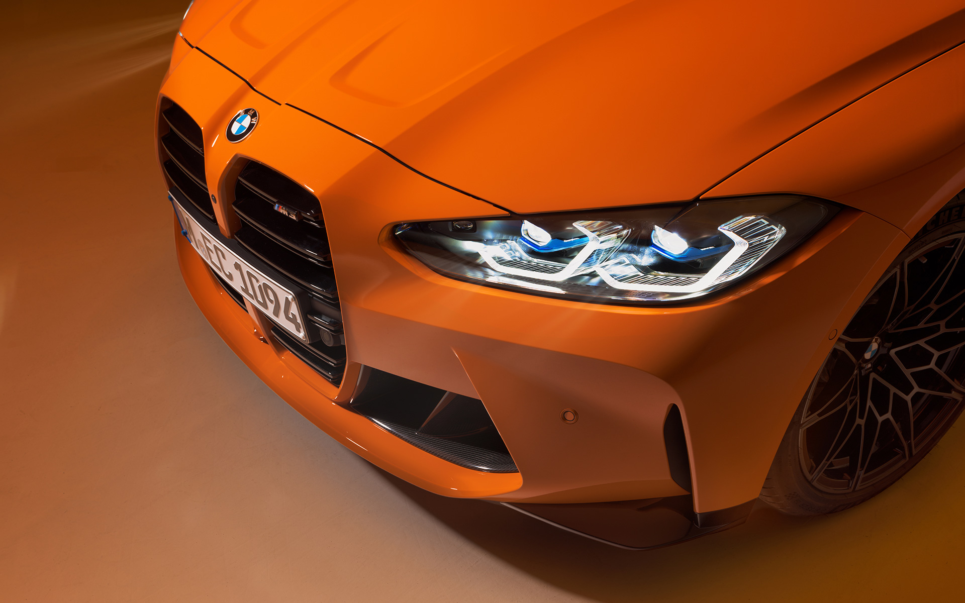 BMW M4 Competition Coupé G82 2021 BMW Individual Fire Orange three-quarter front view BMW M4 Competition Coupé G82 2021 BMW Individual Fire Orange standing three-quarter front view close-up with top view