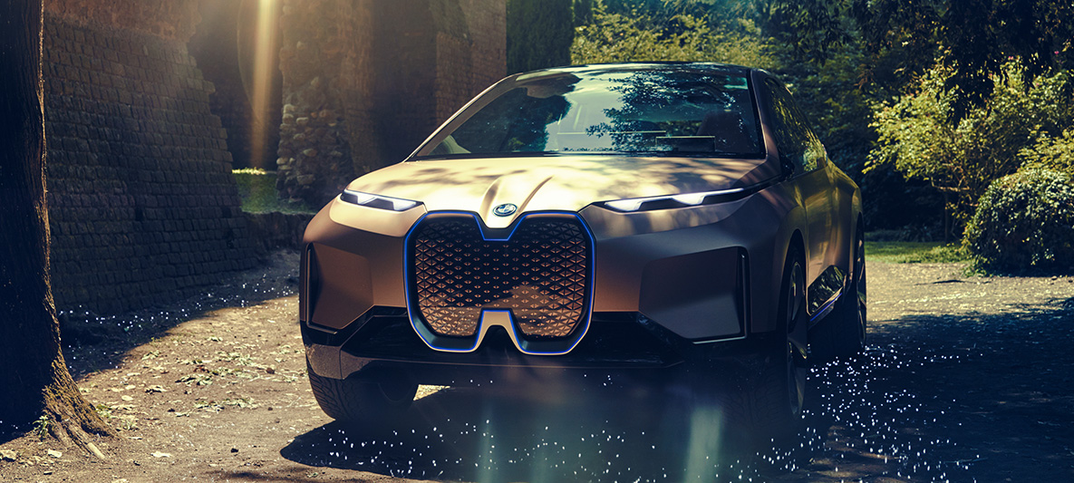 Front shot BMW Vision iNEXT Front shot BMW Vision iNEXT in drive
