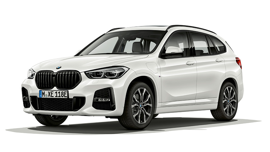 BMW X5 xDrive45e PHEV car three-quarter front view BMW X5 xDrive45e PHEV car studio shot three-quarter front view