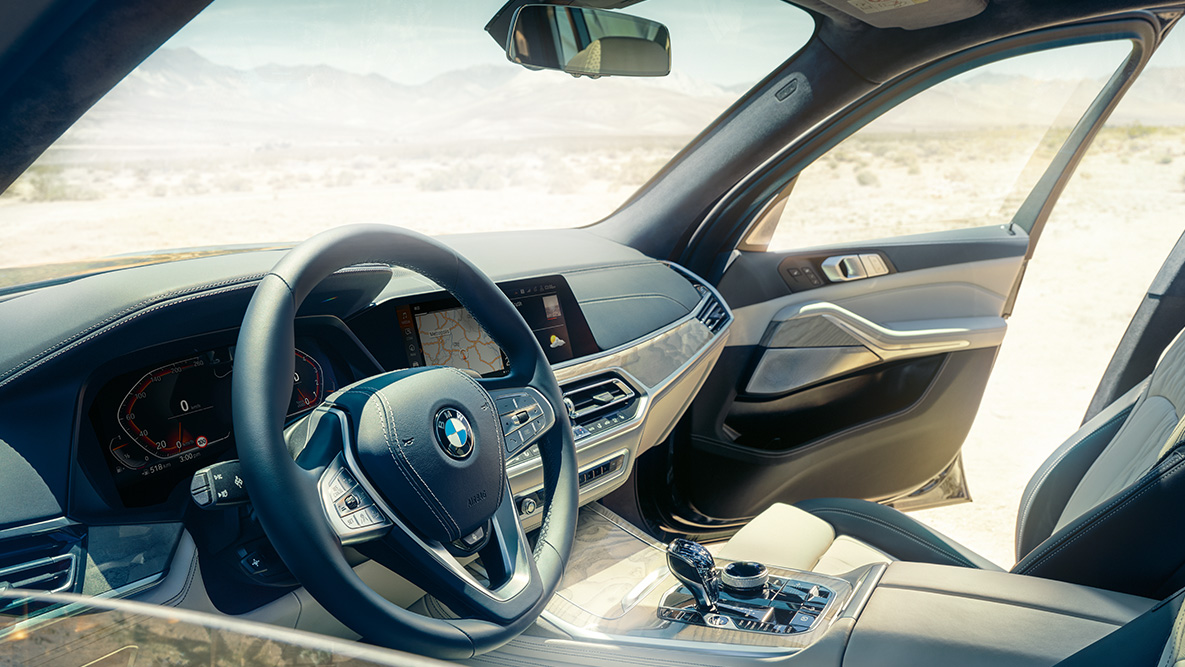 BMW X7 interior BMW X7 interior: view from the outside into the first row of seats with a view of the steering wheel, instrument cluster and leather seats