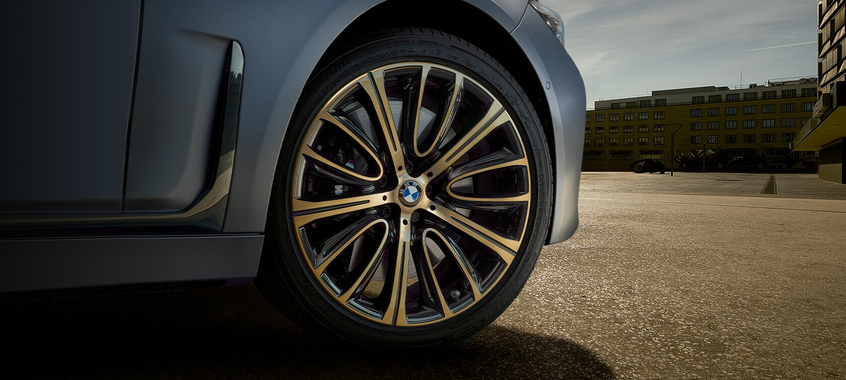 BMW TURN UP THE BOLDNESS. BMW TURN UP THE BOLDNESS.