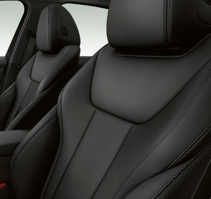 BMW 3 Series Sedan, Model Sport Line front seats. Side close-up of the front seats of the BMW 3 Series Sedan with Model Sport Line features.