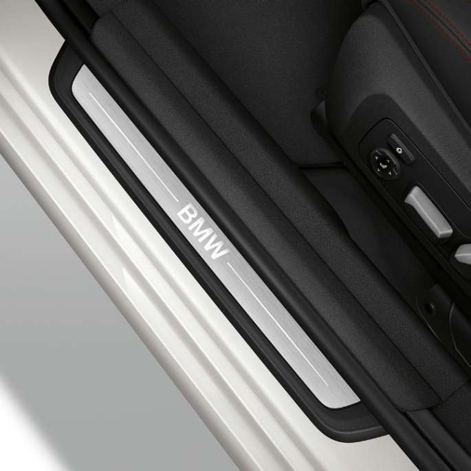 BMW 3 Series Sedan, Model Sport Line entry sill. Top view of the door sill of the BMW 3 Series Sedan with Model Sport Line features.